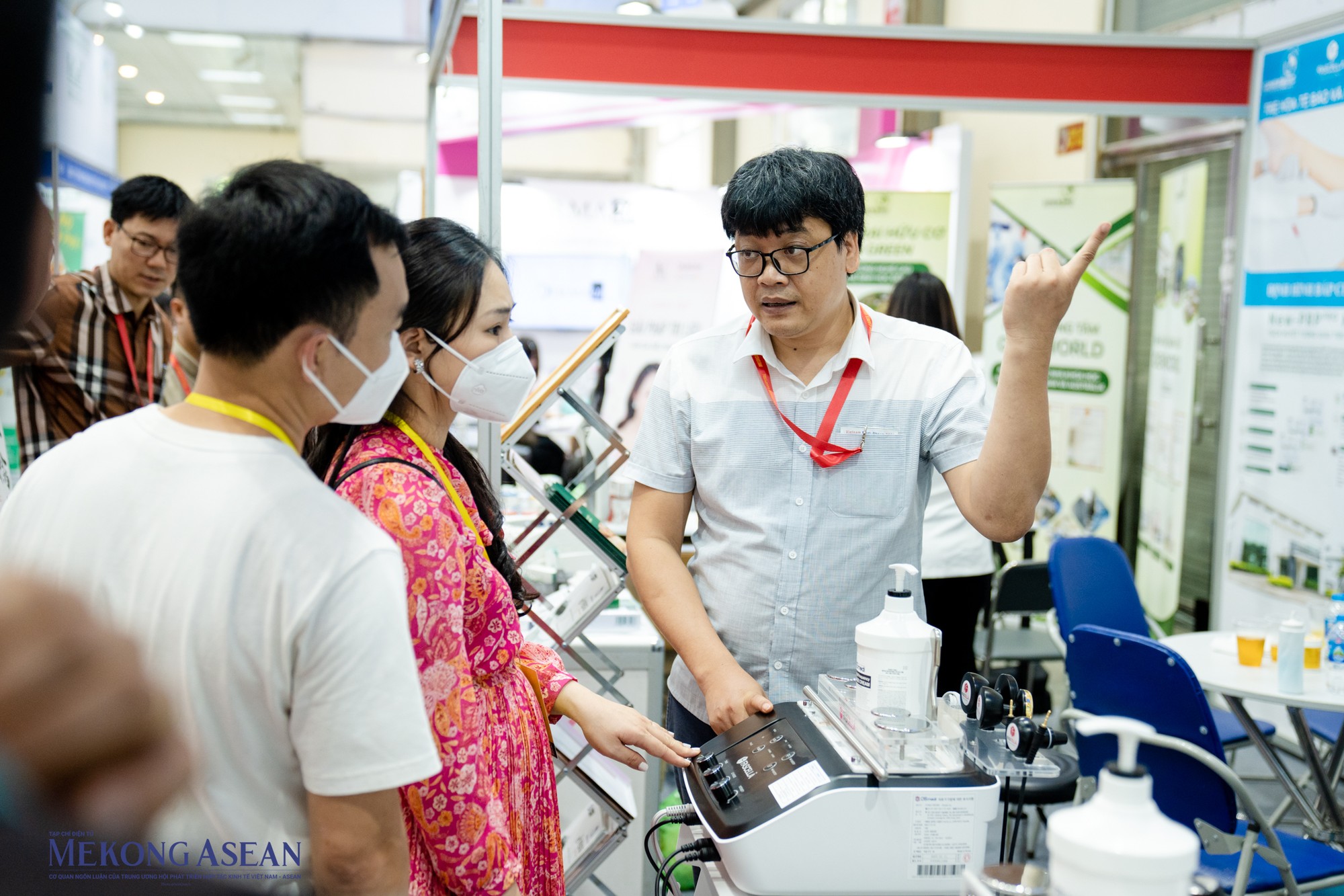 Trong khu&ocirc;n khổ diễn ra triển l&atilde;m từ ng&agrave;y 10-13/5/2023, ban tổ chức phối hợp với c&aacute;c đơn vị như Hội Thiết bị Y tế Việt Nam, Hội chữ thập đỏ TP H&agrave; Nội, Hội người cao tuổi TP H&agrave; Nội, Hội Nam Y Việt Nam, Li&ecirc;n Chi Hội - Hội Nội soi ti&ecirc;u h&oacute;a Việt Nam, Hội 555win Mobi ti&ecirc;u h&oacute;a Việt Nam,... tổ chức c&aacute;c hoạt động chuy&ecirc;n ng&agrave;nh về răng h&agrave;m mặt, thẩm mỹ h&agrave;m mặt,...