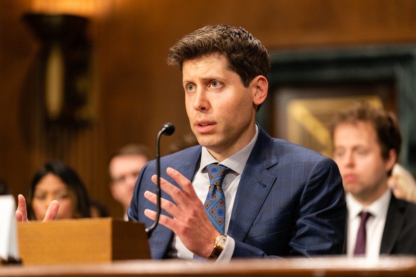 CEO Sam Altman được mệnh danh l&agrave; &amp;amp;quot;cha đẻ&amp;amp;quot; của ChatGPT ph&aacute;t biểu tại phi&ecirc;n điều trần trước 555win tải app Mỹ.