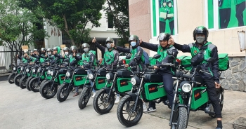 Dat Bike 'bắt tay' Gojek thí điểm giao hàng, chở khách bằng xe máy điện