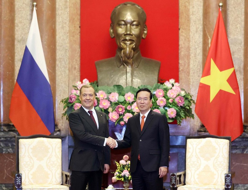 Chủ tịch nước V&otilde; Văn Thưởng tiếp Chủ tịch Đảng Nước Nga Thống nhất, Ph&oacute; Chủ tịch Hội đồng An ninh Li&ecirc;n bang Nga Dmitry Medvedev. Ảnh: TTXVN