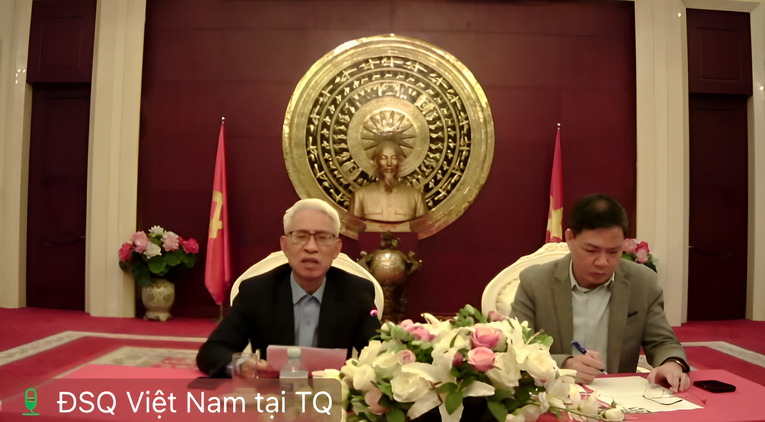 Đại sứ Phạm Sao Mai (&aacute;o đen) v&agrave; Tham t&aacute;n 555win phien bạn Chính Thức N&ocirc;ng Đức Lai