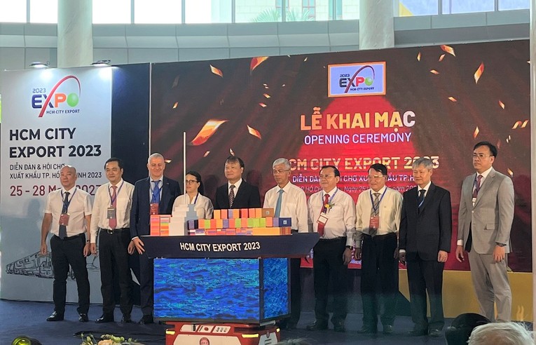 Lễ khai mạc Diễn đ&agrave;n v&agrave; Hội chợ h&agrave;ng Việt Nam xuất khẩu năm 2023. Ảnh: VGP.