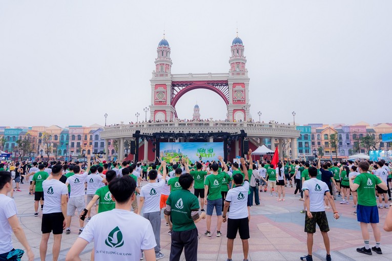 Hội thao Li&ecirc;n khu Vinhomes được đ&ocirc;ng đảo cư d&acirc;n hưởng ứng v&agrave; tham gia.