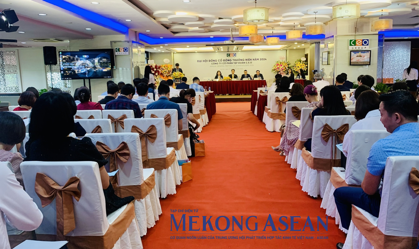 Ban l&atilde;nh đạo CEO điều h&agrave;nh đại hội.
