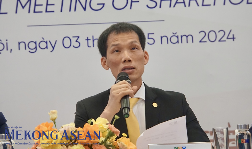 Chủ tịch CEO Đo&agrave;n Văn B&igrave;nh tại phần thảo luận với cổ đ&ocirc;ng.