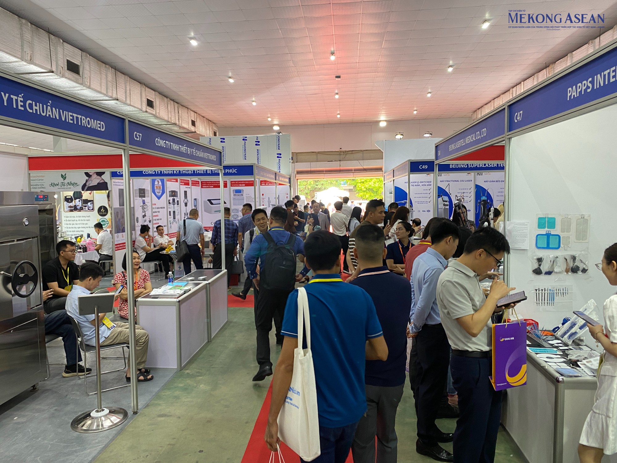 Đ&acirc;y l&agrave; triển l&atilde;m chuy&ecirc;n ng&agrave;nh y dược c&oacute; quy m&ocirc; lớn tại Việt Nam với hơn 550 gian h&agrave;ng của 350 đơn vị tham dự l&agrave; c&aacute;c Trang Nhà Cái 555win.com - Đăng Nhập +555k Việt Nam v&agrave; quốc tế như H&agrave;n Quốc, Trung Quốc, Nhật Bản, Th&aacute;i Lan, Singapore, Ấn Độ, New Zealand, Đức...Ảnh: H&agrave; Anh/555win Login.