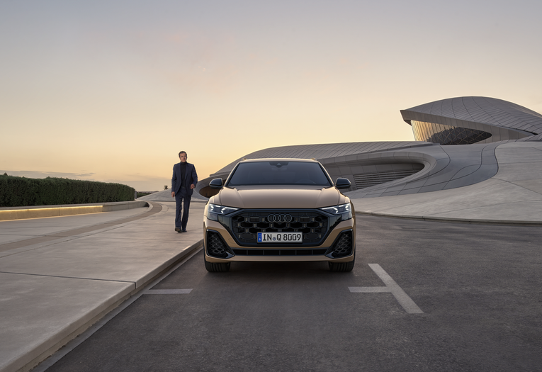 Ngoại thất phi&ecirc;n bản Audi Q8 SUV S-line. Ảnh: Audi Việt Nam.