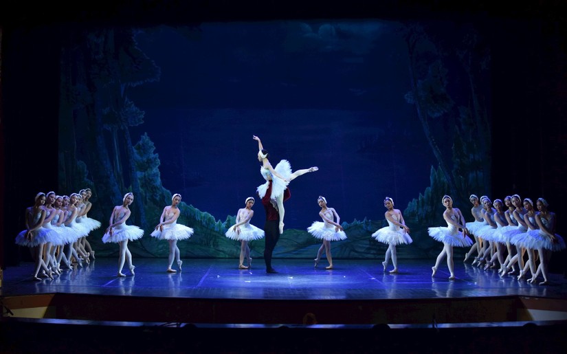 Vở ballet &amp;amp;quot;Hồ thi&ecirc;n nga&amp;amp;quot; sẽ trở lại lộng lẫy tr&ecirc;n s&acirc;n khấu Nh&agrave; h&aacute;t Lớn H&agrave; Nội. Ảnh: Nh&agrave; h&aacute;t Nhạc vũ kịch Việt Nam