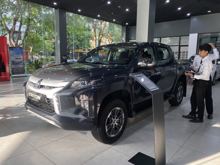 Mitsubishi Triton sản xuất năm 2023 đang được ưu đ&atilde;i tại c&aacute;c đại l&yacute;. Ảnh: L&ecirc; An.