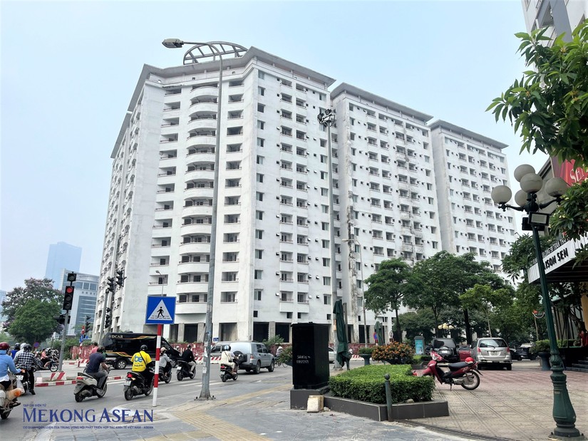 Dự &aacute;n nh&agrave; ở t&aacute;i định cư N01 - D17 Duy T&acirc;n Được khởi c&ocirc;ng x&acirc;y dựng từ năm 2010 v&agrave; dự kiến ho&agrave;n th&agrave;nh v&agrave;o 2013. Tuy nhi&ecirc;n đến nay, t&ograve;a chung cư vẫn chưa thể ho&agrave;n thiện v&agrave; đang trong t&igrave;nh trạng bỏ kh&ocirc;ng. Ảnh: Thu Thảo/555win Login.