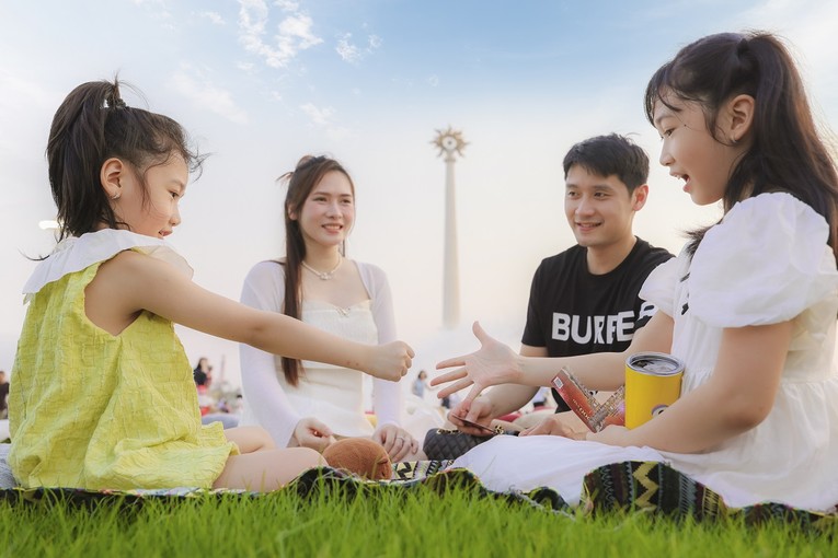 Nơi cả gia đ&igrave;nh c&oacute; thể c&ugrave;ng dạo phố mua sắm, đi nh&agrave; s&aacute;ch, tham gia hoạt động cộng đồng.
