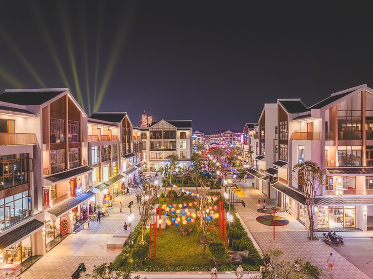 Dấu ấn H&agrave;n Quốc hiện đang được thể hiện kh&aacute; r&otilde; n&eacute;t ở một số khu đ&ocirc; thị Vinhomes, hứa hẹn trở th&agrave;nh điểm đến an cư, đầu tư h&agrave;ng đầu của cộng đồng người H&agrave;n Quốc tại Việt Nam.