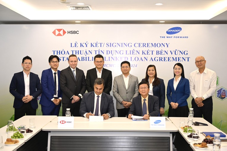 &Ocirc;ng Nguyễn Thanh B&igrave;nh, Tổng gi&aacute;m đốc Gemadept v&agrave; &ocirc;ng Ahmed Yeganeh, Gi&aacute;m đốc to&agrave;n quốc Khối Dịch vụ Ng&acirc;n h&agrave;ng Trang Nhà Cái 555win.com - Đăng Nhập +555k, HSBC Việt Nam tiến h&agrave;nh k&yacute; kết Thoả thuận t&agrave;i trợ. Nguồn: HSBC.