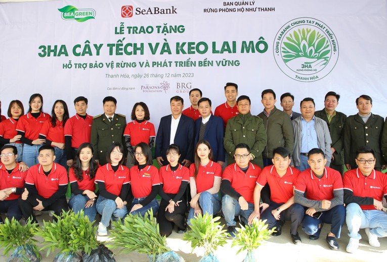 Th&aacute;ng 12/2023, SeABank trao tặng 3ha c&acirc;y tếch v&agrave; keo lai m&ocirc; nhằm hỗ trợ bảo vệ rừng v&agrave; ph&aacute;t triển bền vững tại tỉnh Thanh H&oacute;a