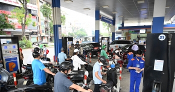 Đảm bảo nguồn cung xăng dầu trong bối cảnh giá liên tục vượt 'đỉnh'
