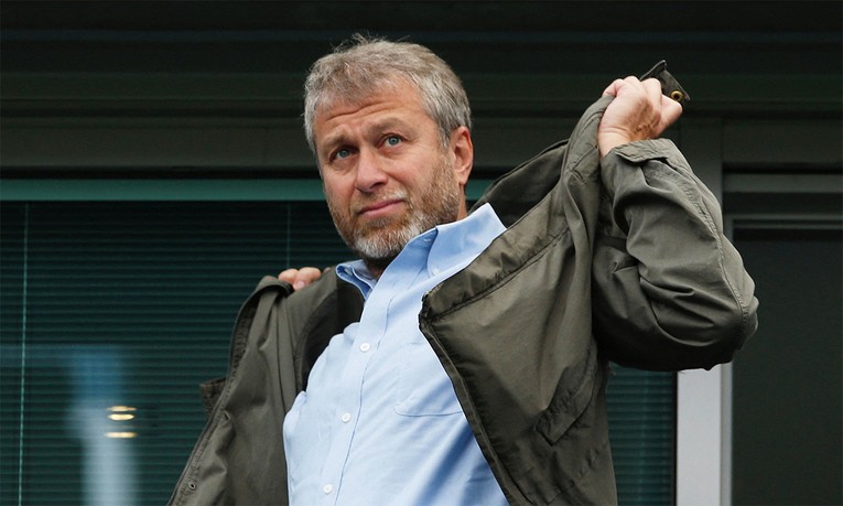 Tỷ ph&uacute; Nga Roman Abramovich đối mặt với nhiều c&aacute;o buộc vi phạm quy định của Mỹ. Ảnh: Reuters.