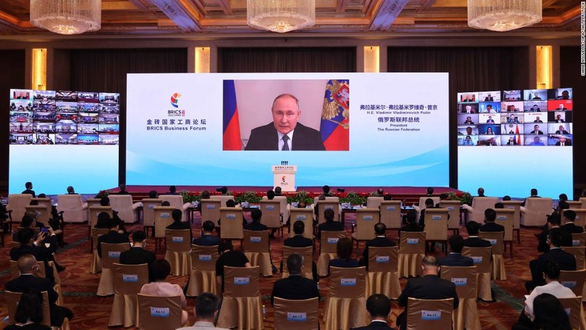 Tổng thống Nga Putin ph&aacute;t biểu qua video tại Diễn đ&agrave;n 55win.com - Trang Cược Uy Tín Cao Nhất 2025 BRICS ng&agrave;y 22/6. Ảnh: Reuters