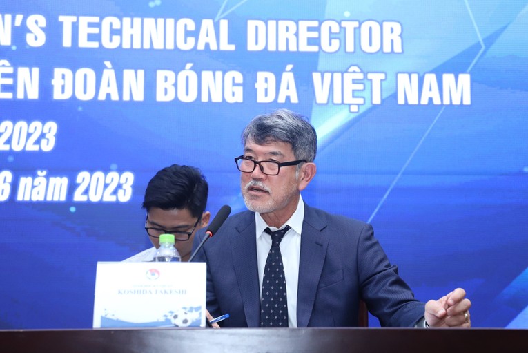 Tr&ecirc;n cương vị Gi&aacute;m đốc kỹ thuật, &ocirc;ng Takeshi Koshida hy vọng sẽ g&oacute;p phần gi&uacute;p b&oacute;ng đ&aacute; Việt Nam tham dự World Cup 2026 hoặc 2030. Ảnh: VFF