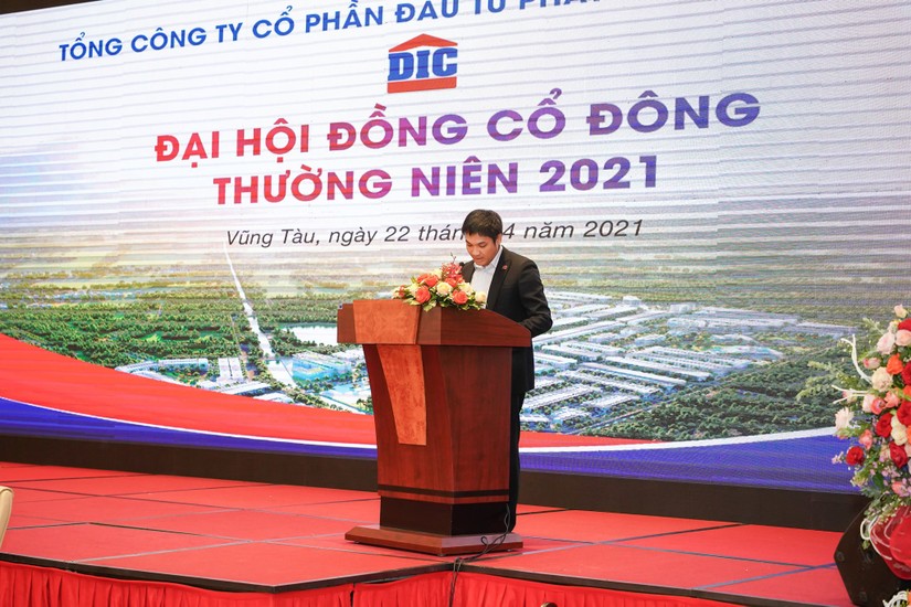 B&ecirc;n cạnh vai tr&ograve; Ph&oacute; Chủ tịch c&ocirc;ng ty, &ocirc;ng Nguyễn H&ugrave;ng Cường c&ograve;n được biết đến l&agrave; con trai của Chủ tịch HĐQT DIC Corp &ocirc;ng Nguyễn Thiện Tuấn.
