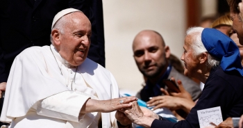 Giáo hoàng Francis phải phẫu thuật đường ruột