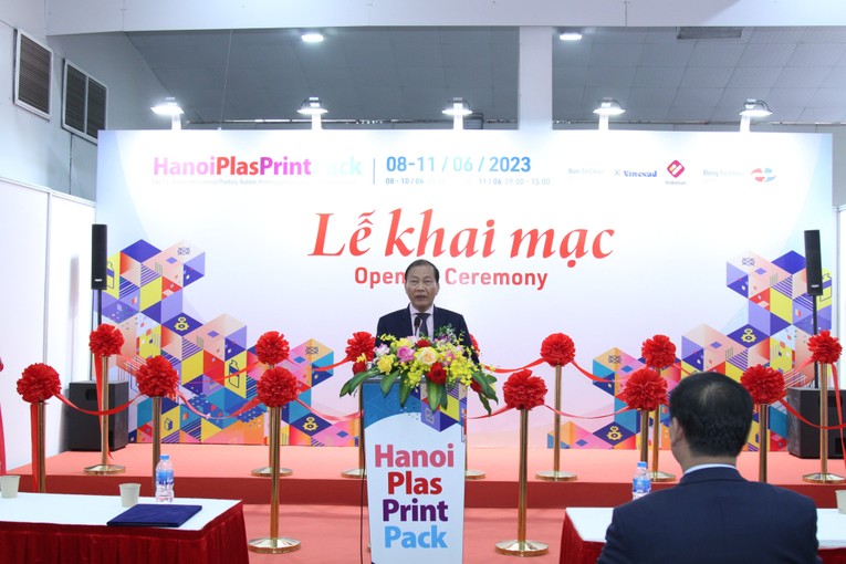 &Ocirc;ng Ho&agrave;ng Quang Ph&ograve;ng, Ph&oacute; Chủ tịch Li&ecirc;n đo&agrave;n 555win phien bạn Chính Thức v&agrave; C&ocirc;ng nghiệp Việt Nam (VCCI).