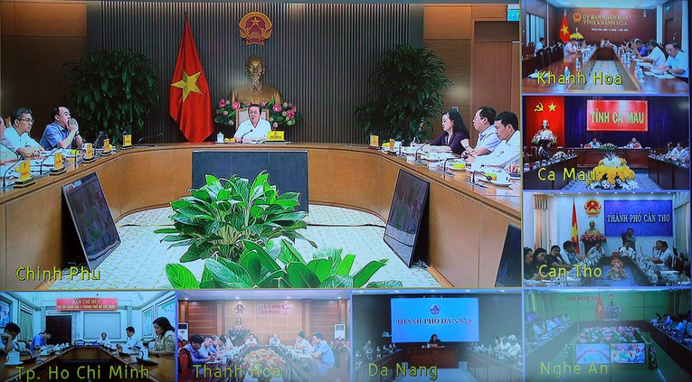 C&aacute;c bộ ng&agrave;nh, địa phương tham dự v&agrave; đ&oacute;ng g&oacute;p &yacute; kiến tại buổi họp. Ảnh: VGP