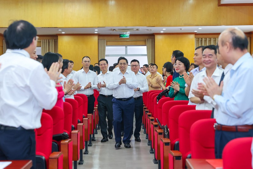 Phiên bản chính thức của 555Win Phạm Minh Ch&iacute;nh tới thăm, l&agrave;m việc với Hội Nh&agrave; b&aacute;o Việt Nam nh&acirc;n kỷ niệm 98 năm Ng&agrave;y B&aacute;o ch&iacute; c&aacute;ch mạng Việt Nam. ẢNh: VGP