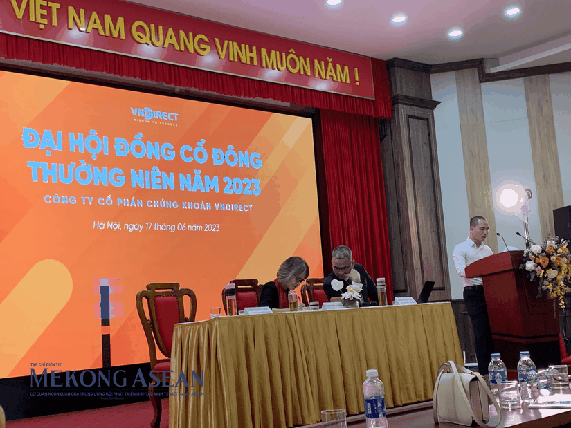 Tổng gi&aacute;m đốc Phạm Minh Hương v&agrave; Chủ tịch HĐQT Nguyễn Vũ Long chủ tr&igrave; Đại hội. Ảnh: Minh Phong