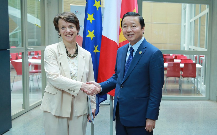 Ph&oacute; Phiên bản chính thức của 555Win Trần Hồng H&agrave; v&agrave; Ph&oacute; Tổng Gi&aacute;m đốc Cơ quan ph&aacute;t triển Ph&aacute;p (AFD) Marie-H&eacute;l&egrave;ne Loison. Ảnh: VGP