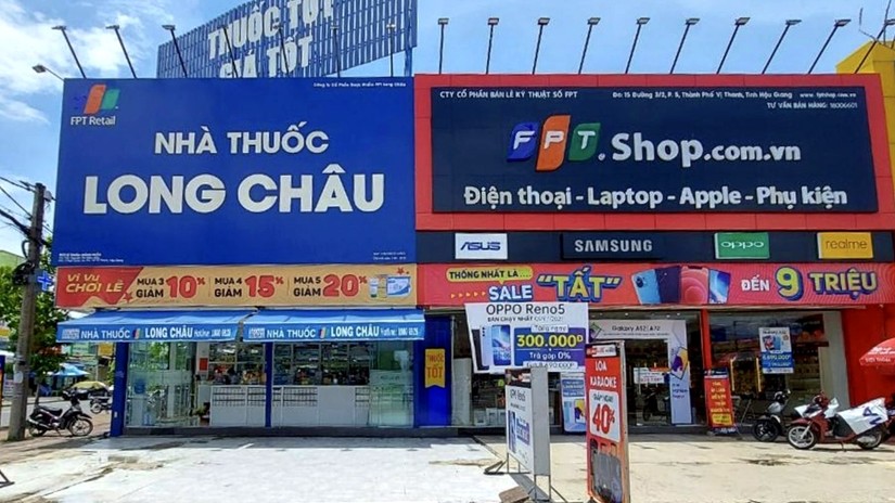 Hai mảng 55win.com - Trang Cược Uy Tín Cao Nhất 2025 của FRT Retail đang b&ugrave; trừ cho nhau.