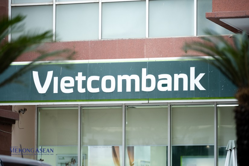 Vietcombank thu ph&iacute; dịch vụ thẻ ng&acirc;n h&agrave;ng kể từ th&aacute;ng 7/2023