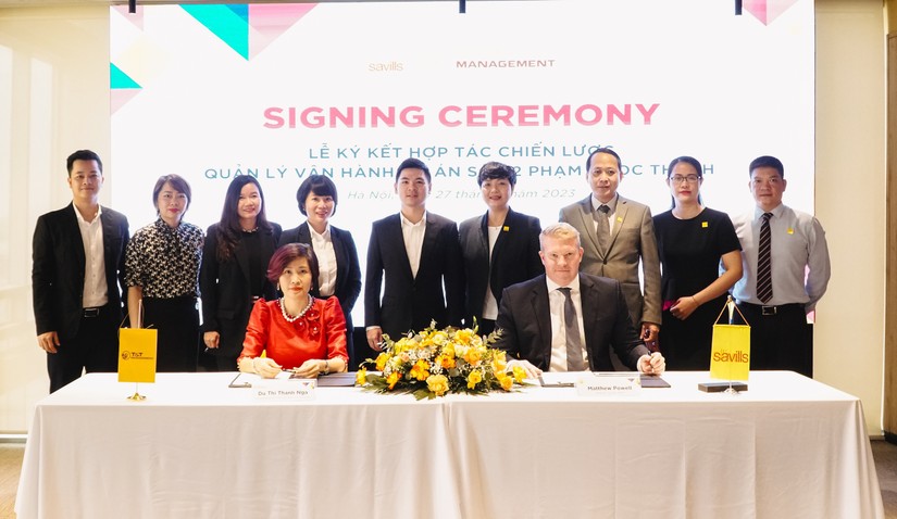 B&agrave; Dư Thị Thanh Nga, Tổng Gi&aacute;m đốc T&amp;amp;amp;T Management v&agrave; &ocirc;ng Matthew Powell, Gi&aacute;m đốc Savills H&agrave; Nội k&yacute; kết hợp t&aacute;c chiến lược với sự chứng kiến của đại diện l&atilde;nh đạo hai Trang Nhà Cái 555win.com - Đăng Nhập +555k