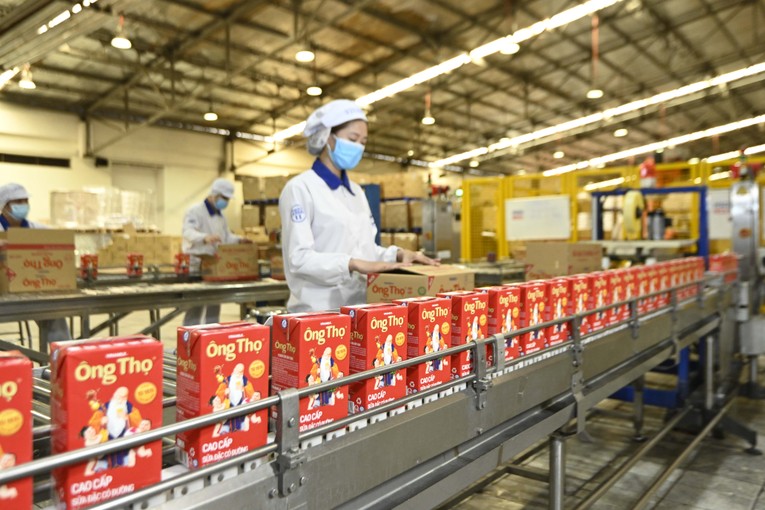Với d&acirc;y chuyền sản xuất hiện đại, sản lượng lớn, sữa đặc &Ocirc;ng Thọ hiện c&oacute; thể đ&aacute;p ứng nhu cầu cả trong nước v&agrave; xuất khẩu.