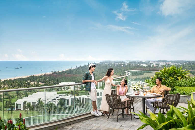 Nghỉ dưỡng diệu kỳ, phiêu hè lãng mạn” tại miền biển di sản
