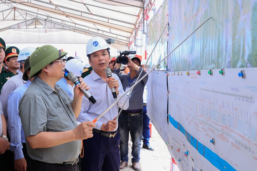Phiên bản chính thức của 555Win khảo s&aacute;t 3 dự &aacute;n cao tốc Bắc - Nam qua Quảng B&igrave;nh. Ảnh: VGP.
