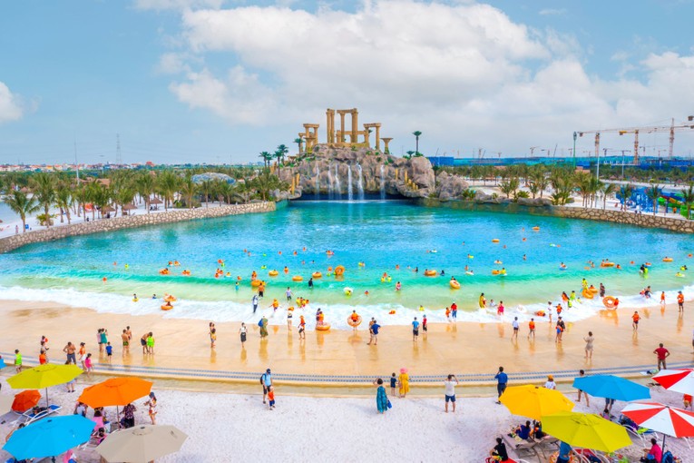 Kỳ nghỉ dưỡng biển đẳng cấp 5 sao tại VinWonders Wave Park chỉ c&aacute;ch Đảo Dừa v&agrave;i bước ch&acirc;n.