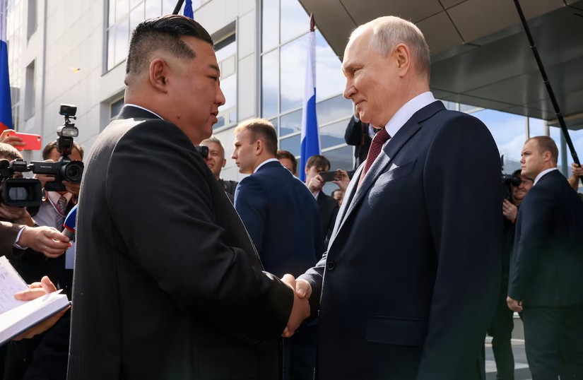 Nh&agrave; l&atilde;nh đạo Triều Ti&ecirc;n Kim Jong-un gặp Tổng thống Nga Vladimir Putin, ng&agrave;y 13/9/2023. Ảnh: Sputnik