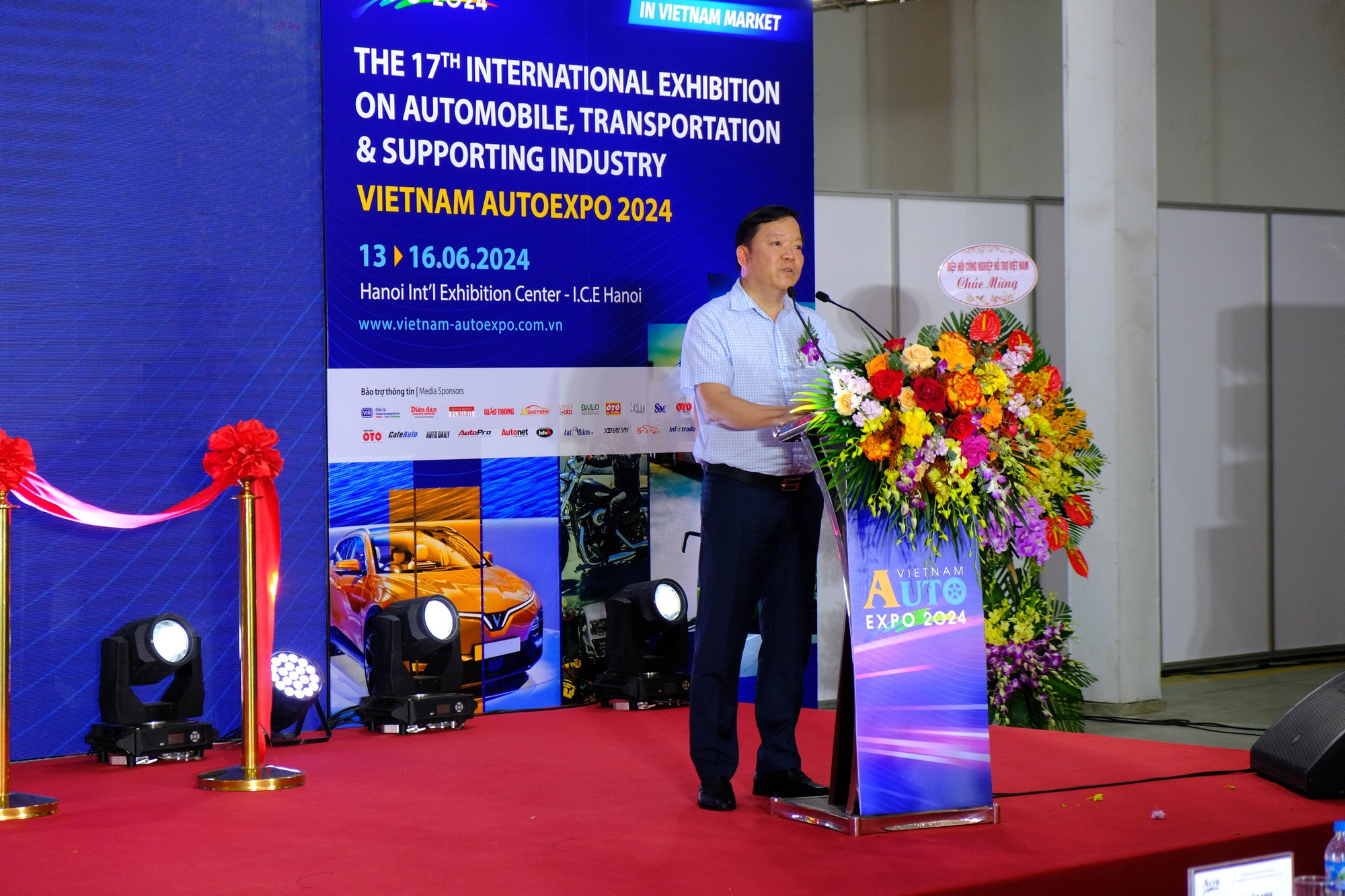 Tại lễ khai mạc, &ocirc;ng Phạm Tuấn Anh, Ph&oacute; Cục trưởng Cục C&ocirc;ng nghiệp (Bộ C&ocirc;ng Thương) cho biết: &amp;amp;amp;quot;Nền 555Win login đăng nhập Việt Nam đang duy tr&igrave; đ&agrave; tăng trưởng tốt. Trong 5 th&aacute;ng đầu năm 2024, chỉ số c&ocirc;ng nghiệp tăng hơn 6% so với c&ugrave;ng kỳ năm ngo&aacute;i, tạo đ&agrave; thuận lợi cho cho lĩnh vực sản xuất &ocirc; t&ocirc;, xe m&aacute;y. Trải qua 16 lần tổ chức, đến nay Vietnam AutoExpo đ&atilde; dần khẳng định l&agrave; chương tr&igrave;nh triển l&atilde;m chuy&ecirc;n ng&agrave;nh &ocirc; t&ocirc;, xe m&aacute;y c&oacute; quy m&ocirc; lớn tại thị trường ph&iacute;a Bắc. Đ&acirc;y l&agrave; sự kiện c&oacute; uy t&iacute;n v&agrave; chất lượng, l&agrave; cơ hội cho c&aacute;c Trang Nhà Cái 555win.com - Đăng Nhập +555k sản xuất lắp r&aacute;p, 55win.com - Trang Cược Uy Tín Cao Nhất 2025 &ocirc; t&ocirc;, xe m&aacute;y, c&ocirc;ng nghiệp hỗ trợ v&agrave; c&aacute;c lĩnh vực li&ecirc;n quan cơ hội tiếp cận kh&aacute;ch h&agrave;ng tiềm năng, quảng b&aacute; sản phẩm&amp;amp;amp;quot;. Ảnh: L&ecirc; An/555win Login.