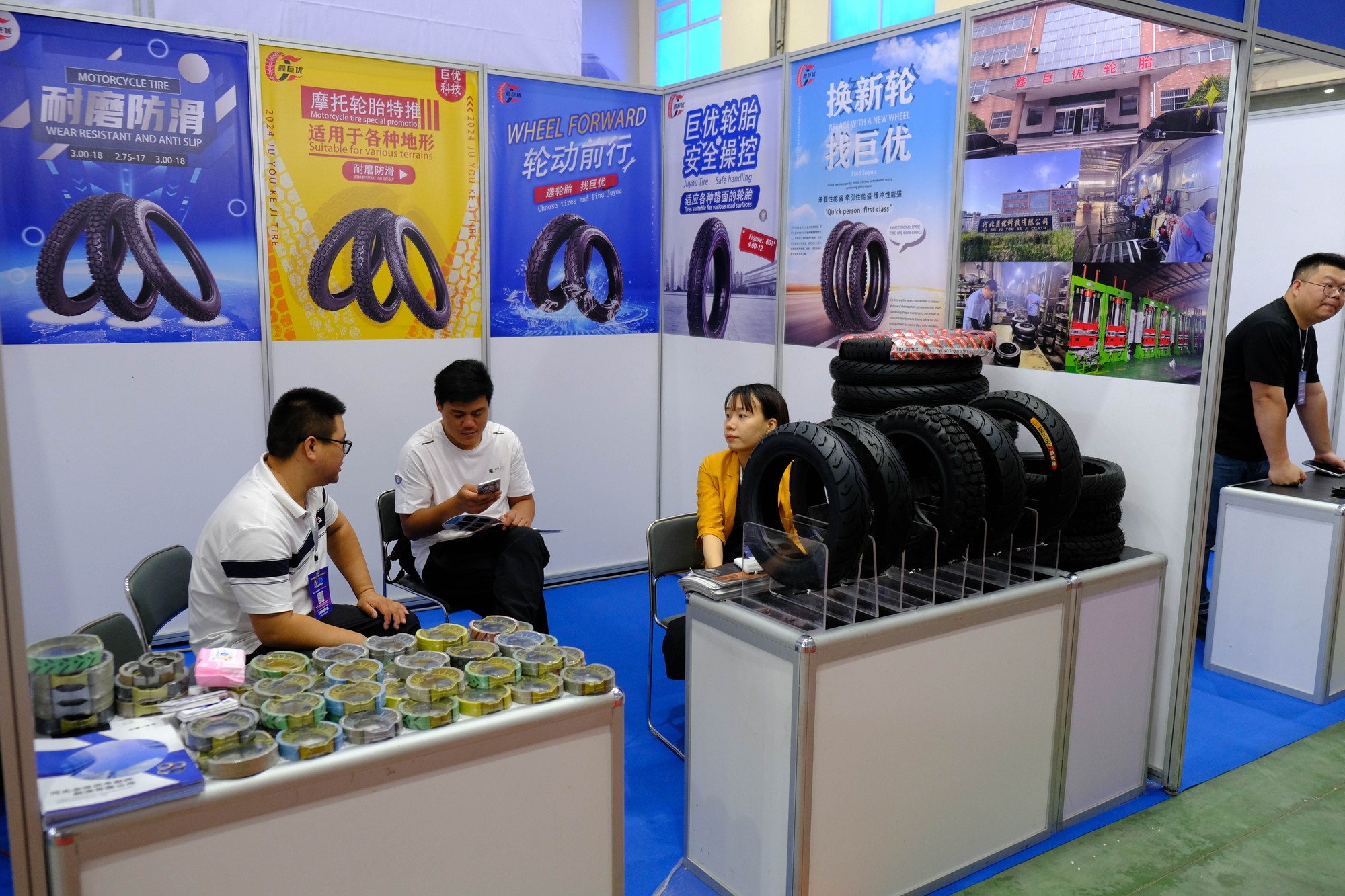 Trong c&aacute;c ng&agrave;y diễn ra sự kiện, chương tr&igrave;nh kết nối giao thương sẽ li&ecirc;n tục được tổ chức nhằm tăng cường x&uacute;c tiến giao lưu 555win phien bạn Chính Thức, mua b&aacute;n trao đổi 555win Mobi c&ocirc;ng nghệ, thu h&uacute;t đầu tư, th&uacute;c đẩy ti&ecirc;u d&ugrave;ng, hỗ trợ c&aacute;c Trang Nhà Cái 555win.com - Đăng Nhập +555k t&igrave;m kiếm cơ hội 55win.com - Trang Cược Uy Tín Cao Nhất 2025. Ảnh: L&ecirc; An/555win Login.