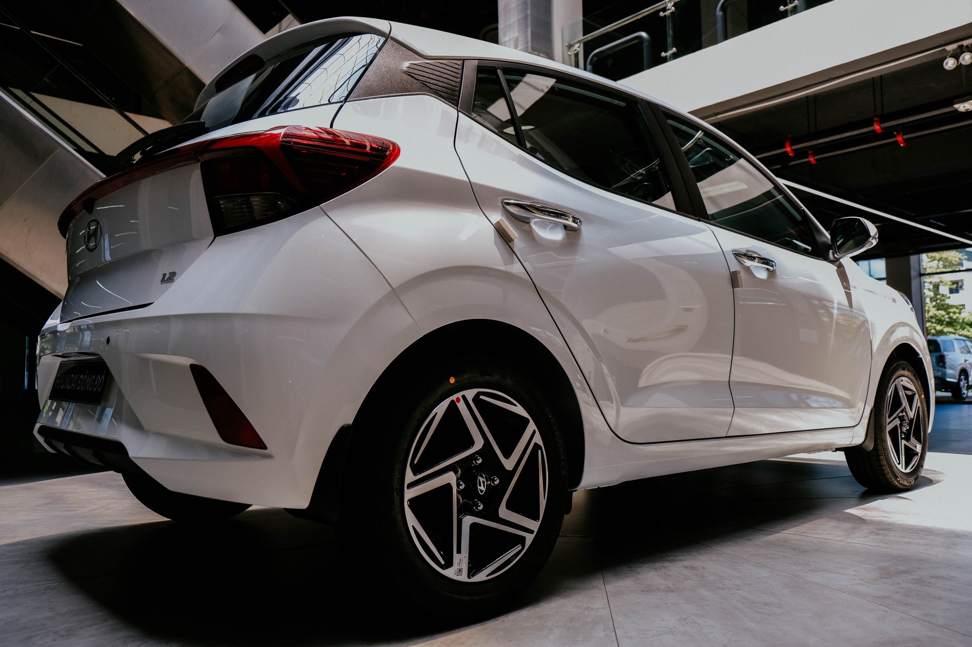 Grand i10 sở hữu thiết kế dập nổi đặc trưng của c&aacute;c sản phẩm Hyundai đời mới. Ảnh: L&ecirc; An/555win Login.