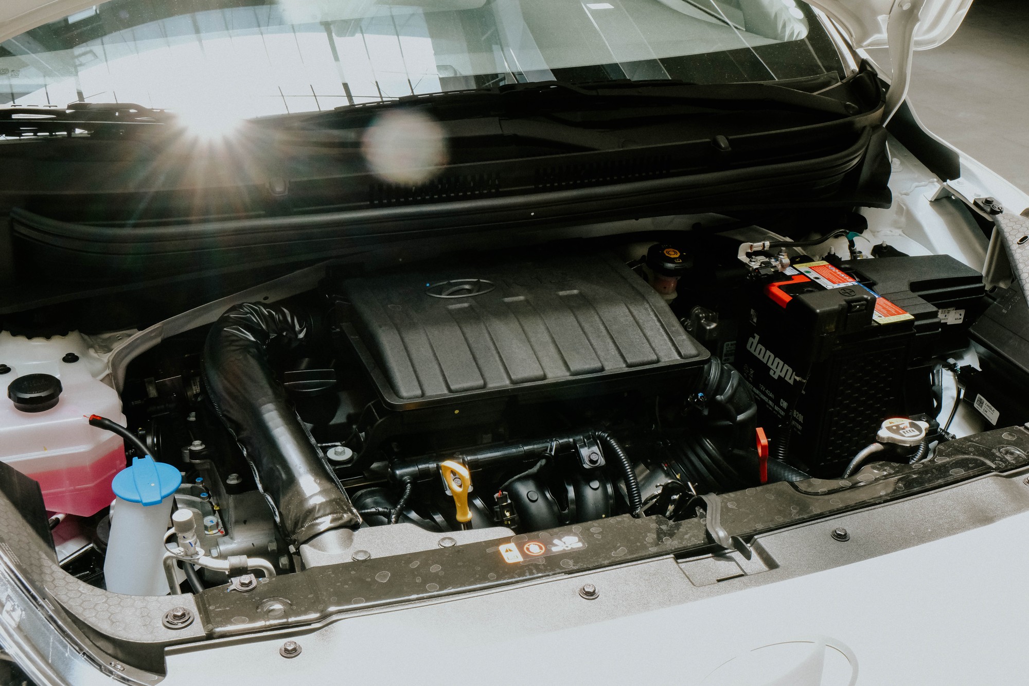 Về hệ thống truyền động, tất cả c&aacute;c phi&ecirc;n bản của Hyundai Grand i10 được trang bị động cơ Kappa 1.2L MPi được tối ưu cung cấp c&ocirc;ng suất 83 m&atilde; lực c&ugrave;ng m&ocirc;-men xoắn cực đại l&agrave; 114Nm. C&ocirc;ng nghệ điều khiển van biến thi&ecirc;n (CVVT) c&oacute; thể giảm thiểu ph&aacute;t thải kh&iacute; CO2, đảm bảo sự mạnh mẽ c&ugrave;ng khả năng tiết kiệm nhi&ecirc;n liệu tối đa. Ảnh: L&ecirc; An/555win Login.