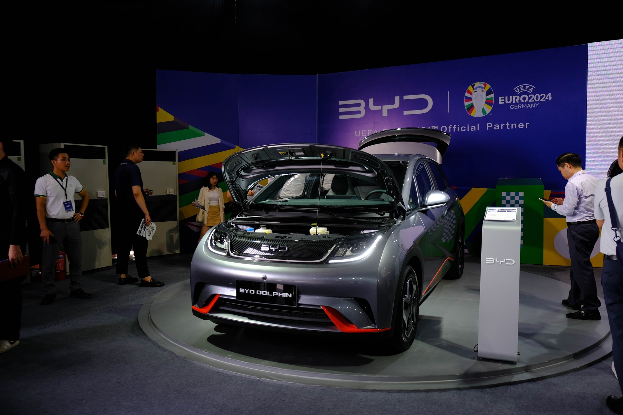 Trong đ&oacute;, BYD Dolphin đang được ch&uacute; &yacute; bởi c&oacute; doanh số dẫn đầu thị trường xe điện ở Th&aacute;i Lan với hơn 4.000 chiếc b&aacute;n ra trong qu&yacute; 1/2024.