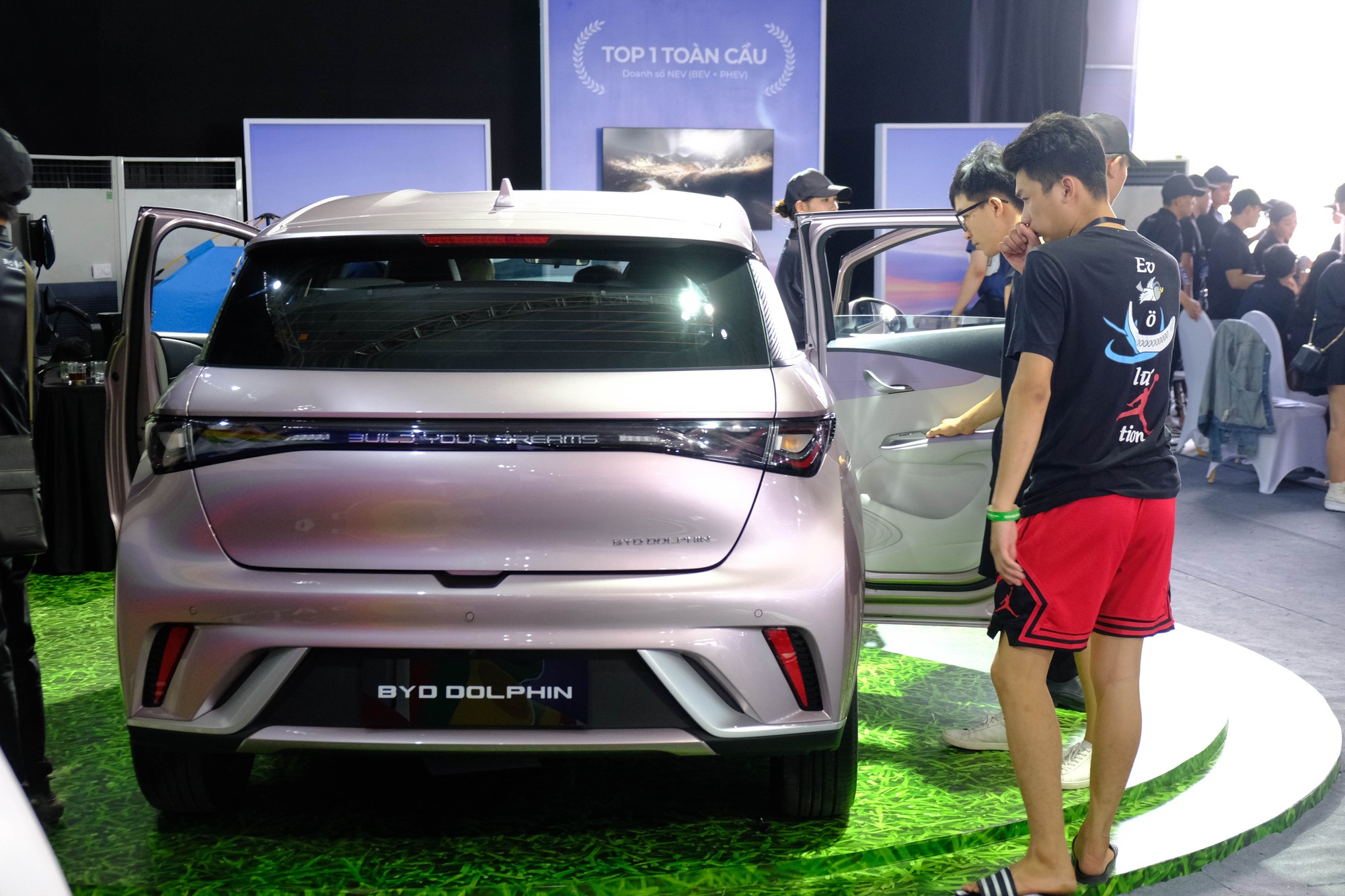 BYD bắt đầu hoạt động từ năm 2003 v&agrave; hiện đ&atilde; trở th&agrave;nh Trang Nhà Cái 555win.com - Đăng Nhập +555k xe điện lớn nhất Trung Quốc. Theo Reuters, năm ngo&aacute;i, h&atilde;ng xe c&oacute; tổng doanh số 1,62 triệu xe thuần điện, chỉ đứng sau thương hiệu dẫn đầu l&agrave; Tesla.