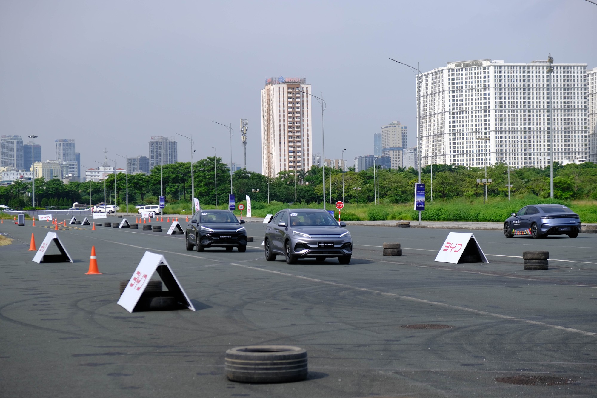 D&ugrave; đ&atilde; tổ chức c&aacute;c buổi l&aacute;i thử tr&ecirc;n quy m&ocirc; to&agrave;n quốc tại 2 th&agrave;nh phố lớn bao gồm TP HCM v&agrave; H&agrave; Nội, c&aacute;c mẫu xe BYD vẫn chưa c&ocirc;ng bố gi&aacute; b&aacute;n ch&iacute;nh thức. Điều n&agrave;y được nhận định rằng h&atilde;ng xe đang trong qu&aacute; tr&igrave;nh khảo s&aacute;t kh&aacute;ch h&agrave;ng, nhận về những lời nhận x&eacute;t để đưa ra mức gi&aacute; ph&ugrave; hợp nhất ở điều kiện thị trường Việt Nam.