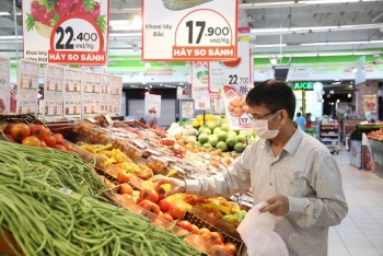 Chuyên gia: Từ giờ đến cuối năm không thể coi thường giá dầu, điện, thực phẩm