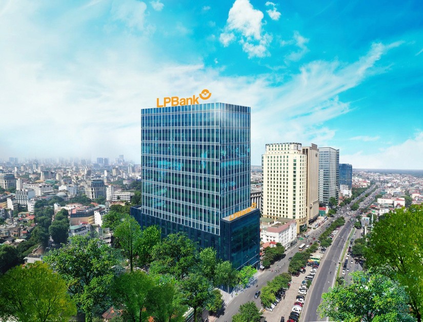 &Ocirc;ng Nguyễn Quốc Th&agrave;nh sinh năm 1983, l&agrave; người trẻ nhất trong Ban Tổng gi&aacute;m đốc của LPBank.