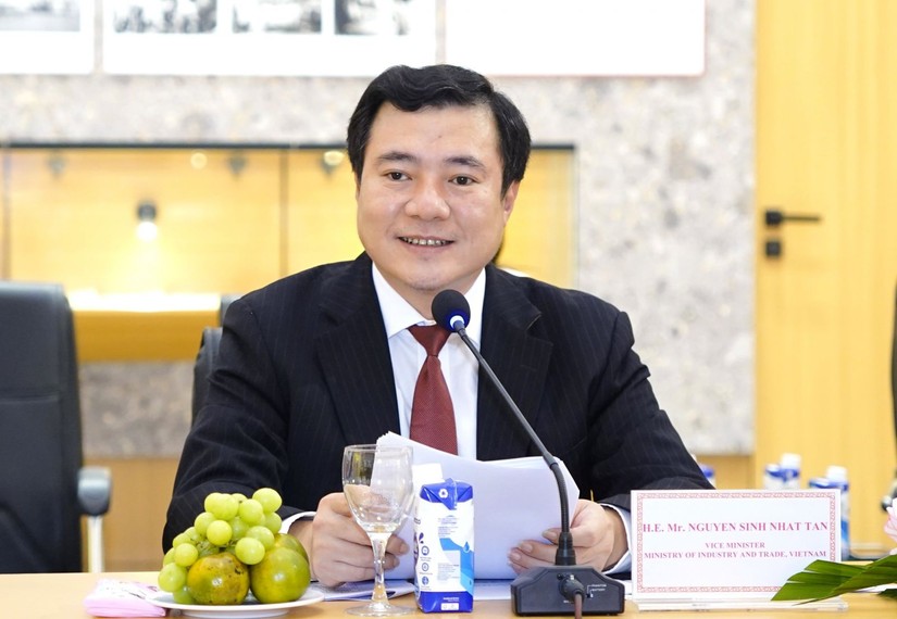 Thứ trưởng Bộ C&ocirc;ng Thương Nguyễn Sinh Nhật T&acirc;n ki&ecirc;m giữ chức Trưởng đo&agrave;n Đ&agrave;m ph&aacute;n Ch&iacute;nh phủ về 555Win login đăng nhập v&agrave; 555win phien bạn Chính Thức quốc tế. Ảnh: Bộ C&ocirc;ng Thương