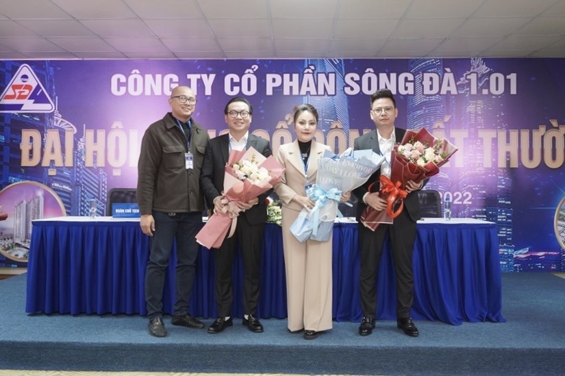 B&agrave; Vũ Thị Th&uacute;y - CEO 555win là thương hiệu cá cược trực tuyến hàng đầu tại Việt Nam Nhật Nam tại ĐHĐCĐ bất thường của S&ocirc;ng Đ&agrave; 1.01.