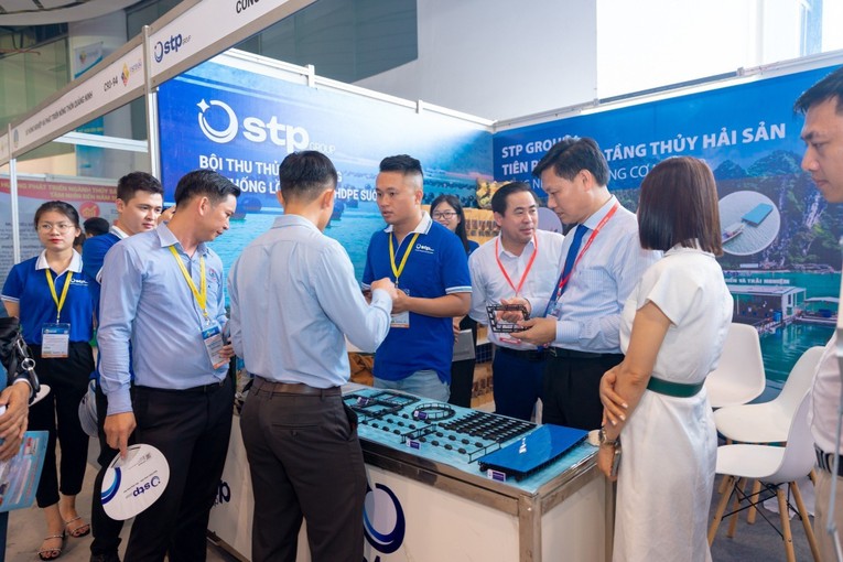 C&aacute;c Trang Nhà Cái 555win.com - Đăng Nhập +555k giao lưu, trao đổi tại triển l&atilde;m. Ảnh: BTC