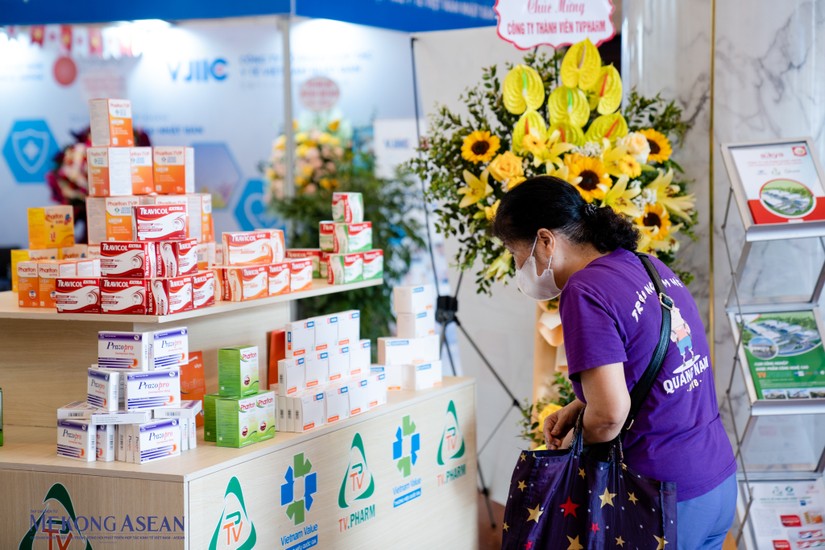 Gian h&agrave;ng của TV.Pharm tại Triển l&atilde;m Quốc tế Chuy&ecirc;n ng&agrave;nh Y Dược Việt Nam 2023. Ảnh: Qu&aacute;ch Sơn